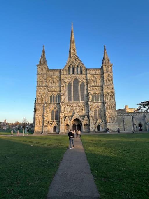 New Studio Apartment - Minutes Walk To Cathedral Salisbury Esterno foto